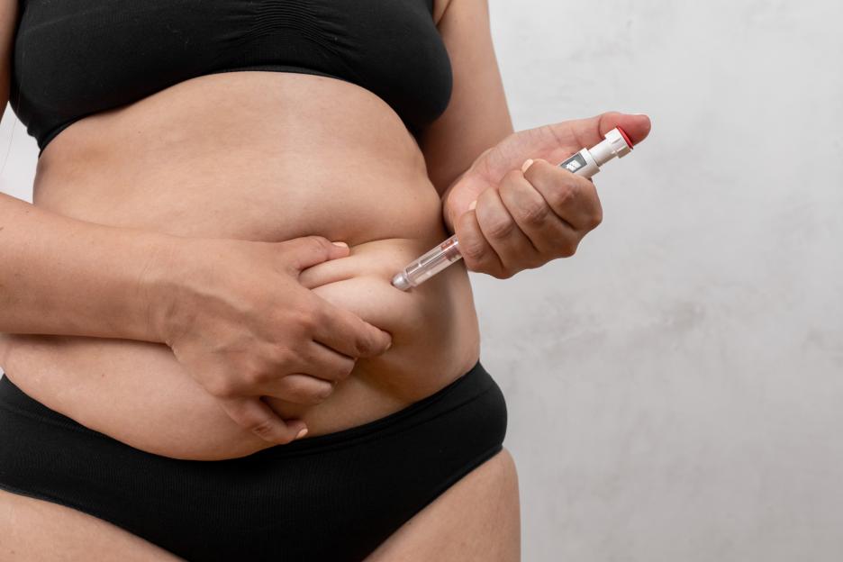 Woman self-administering a semaglutide injection.