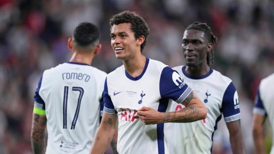 Tottenham Hotspur player celebrating.
