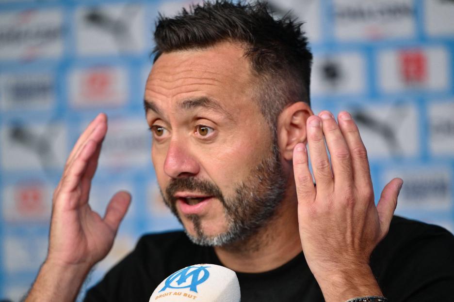 Roberto De Zerbi at a press conference.