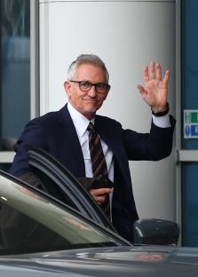 Gary Lineker waving to fans.