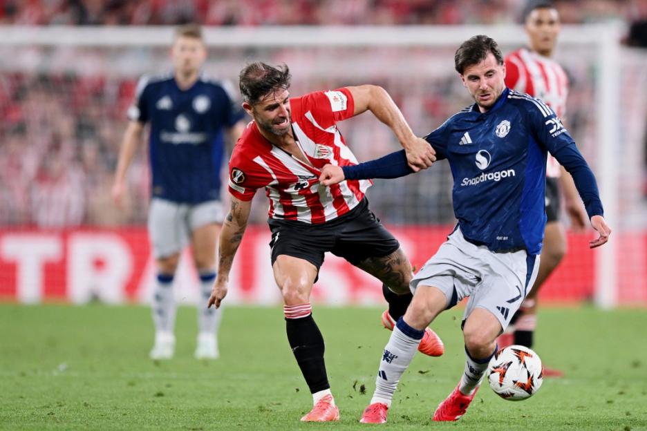 BILBAO, SPAIN - MAY 1: (L-R) Yeray Alvarez of Athletic Club, Mason Mount of Manchester United during the UEFA Europa League match between Athletic de Bilbao v Manchester United at the San Mames Stadium on May 1, 2025 in Bilbao Spain (Photo by Cesar Ortiz Gonzalez/Soccrates/Getty Images)