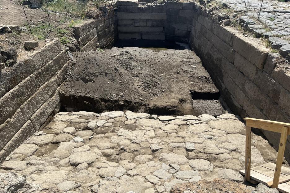 Massive stone-lined basin found at Gabii