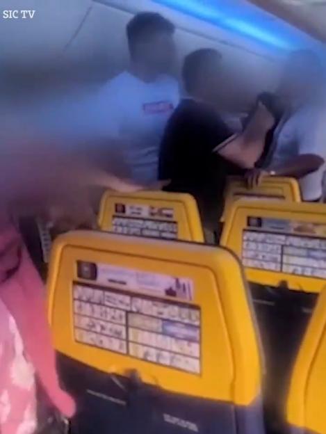 Screenshot of a physical altercation on a plane.