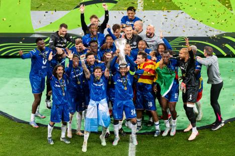 Chelsea team celebrating UEFA Conference League victory.