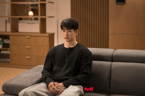Jinyoung And Ryu Kyung Soo Stand As Pillars Of Support For Park Bo Young In New Drama “Our Unwritten Seoul”; 5