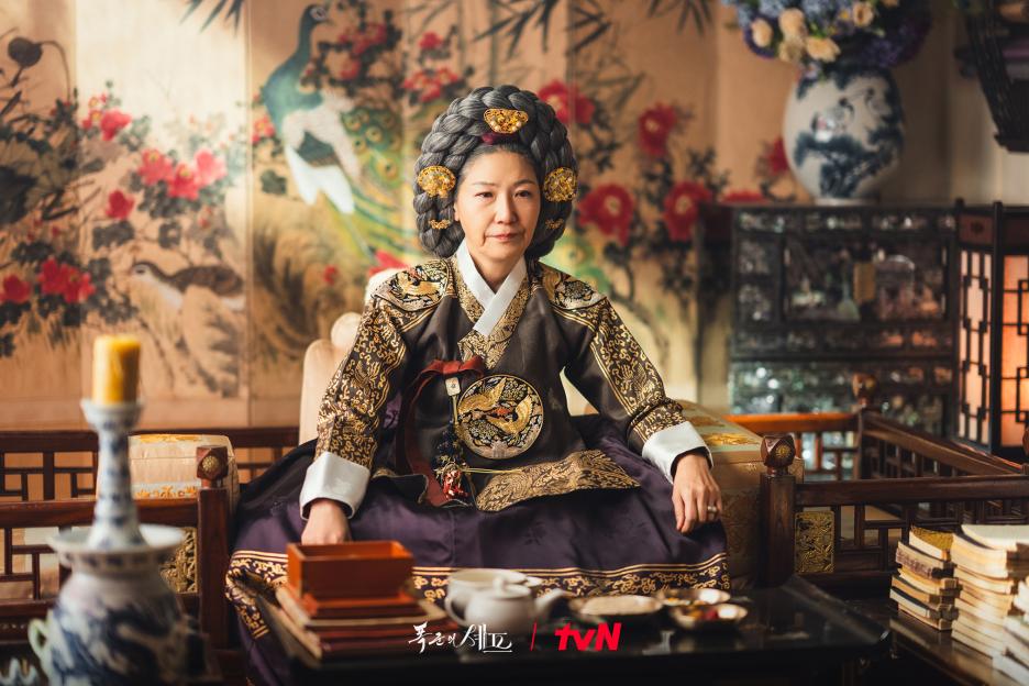 Bon-appetit-your-majesty-3
