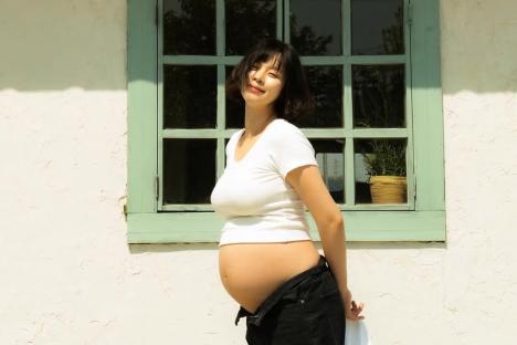Choi Yoon Ra Announces Pregnancy With Baby Bump Photos