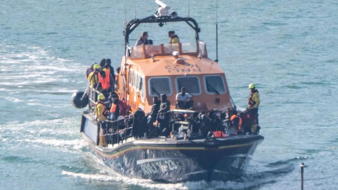 Fears UK will be stuck with ‘known rapists’ as one-in, one-out deal lets France decide which migrants it takes back