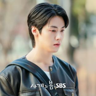 Lee Seung Hyub Confronts His Feelings As He Watches Park Ji Hu Prepare To Leave In “Spring Of Youth”; 3