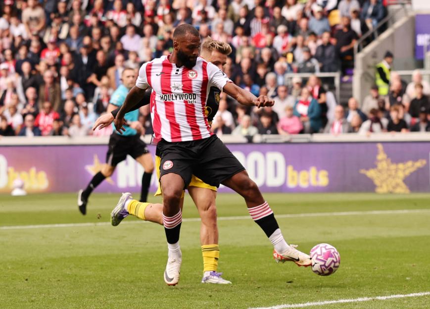Brentford's Igor Thiago scoring his second goal.