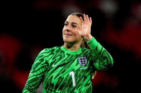 Why has Mary Earps retired from the England national team?
