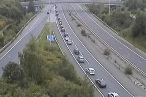 M60 traffic: Major motorway shuts in both directions for 5 HOURS in early morning chaos as emergency crews swoop