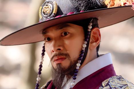 Lee Kyu Han Makes Special Appearance As The King At The Heart Of A Vengeful Curse In “The Haunted Palace”