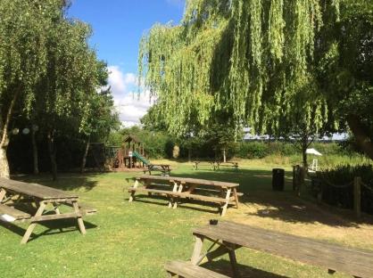 Our favourite British beer gardens ahead of 23C weather &#8211; from beachfront views to Cotswolds pubs 6