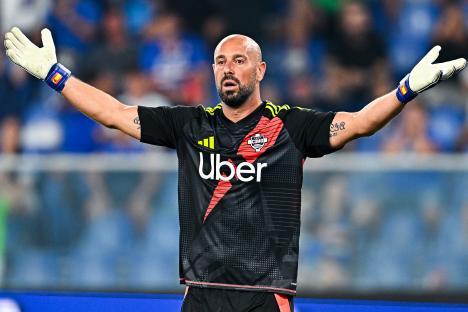 Pepe Reina of Como reacts during a Coppa Italia match.