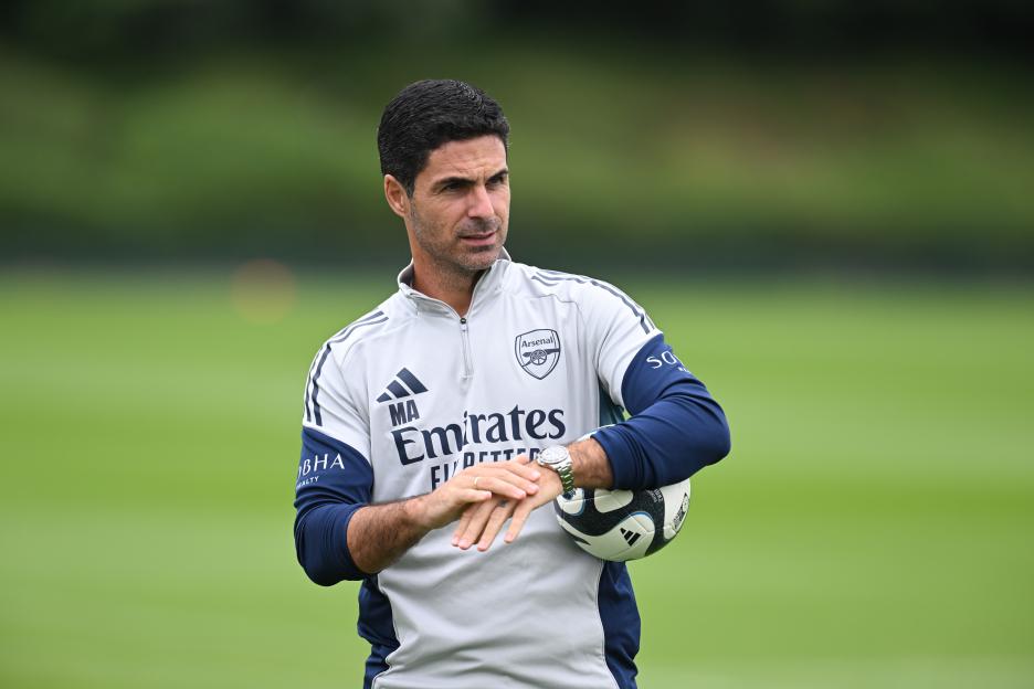 Mikel Arteta, Arsenal manager, at a training session.