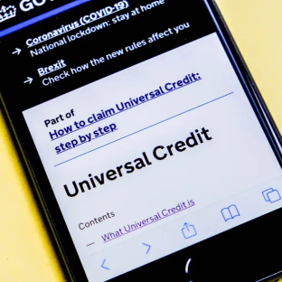 Smartphone screen showing how to claim Universal Credit.
