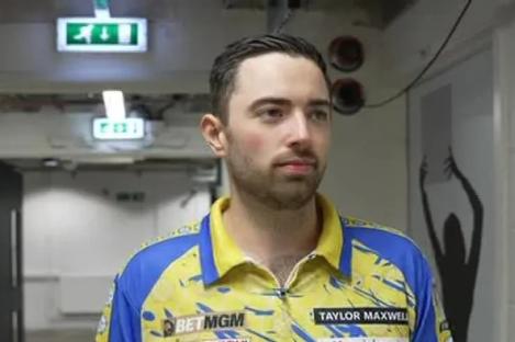Luke Humphries make shock wardrobe change for Premier League Darts in Leeds