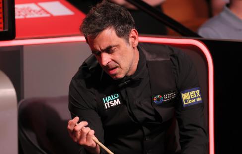 ‘Extraordinary’ – Ronnie O’Sullivan rushes into Sheffield to make major change to snooker cue before resuming semi-final