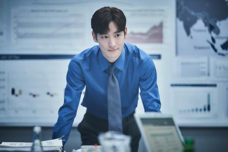Lee Je Hoon, Yoo Hae Jin, Son Hyun Joo, And More Navigate A Financial Crisis In New Film &#8220;Big Deal&#8221; 10