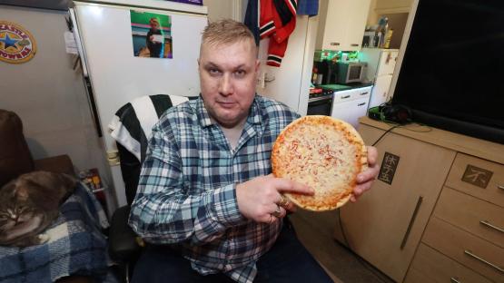 Rats size of cats steal PIZZA off my plate, scurry over me & bite my feet after taking over home – it’s living hell