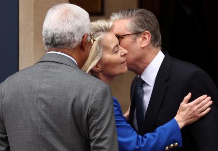 Keir Starmer greeting Ursula von der Leyen and Antonio Costa.
