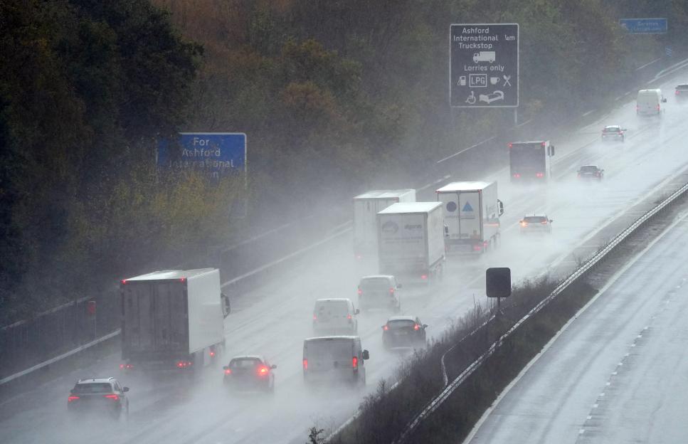 M25 and M20 closed in same area over horror crash and ‘overrunning roadworks’ as rush hour drivers face long delays