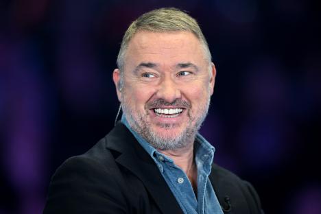 Stephen Hendry smiling at the MrQ Masters Snooker 2024.