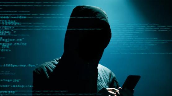 Exact five questions ALL job-seekers must ask as security pro warns over bank-emptying horror ‘costing victims billions’