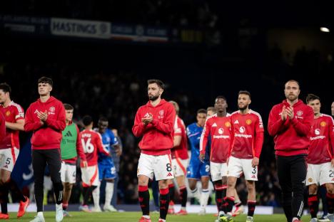 LONDON, ENGLAND - MAY 16: Bruno Fernandes of Manchester United & team-mates applaud the fans at the end of the Premier League match between Chelsea FC and Manchester United FC at Stamford Bridge on May 16, 2025 in London, United Kingdom. (Photo by Ash Donelon/Manchester United via Getty Images)