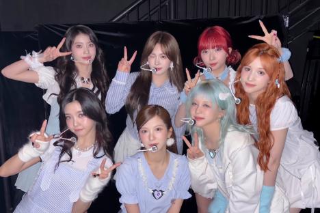 Kep1er Unveils New Version Of Official Light Stick