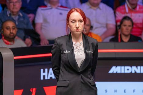 Referee Malgorzata Kanieska at the 2025 Halo World Snooker Championship.