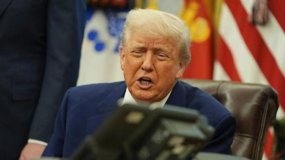 Moment Keir Starmer & Donald Trump unveil ‘hugely important’ new UK trade deal in historic phone call