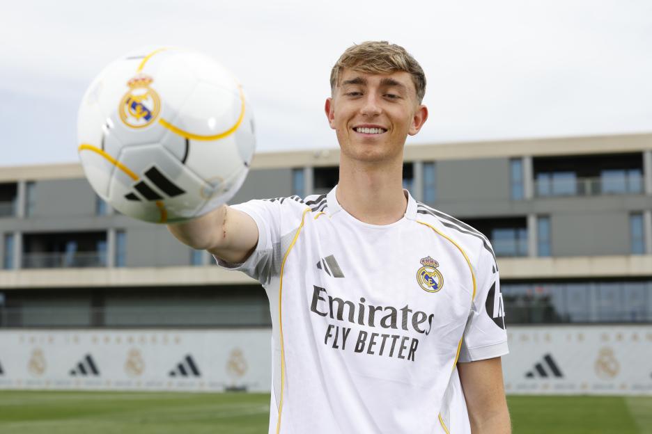Dean Huijsen, new Real Madrid player, holding a soccer ball.
