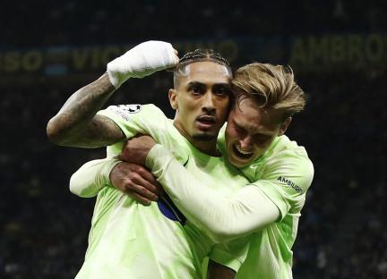 Raphinha and Frenkie de Jong celebrating a goal.