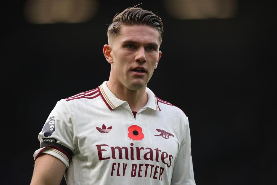 Burnley, UK. 1st Nov, 2025. Viktor Gyokeres of Arsenal during the Burnley vs Arsenal Premier League match at Turf Moor, Burnley. Picture credit should read: James Baylis/Sportimage Credit: Sportimage Ltd/Alamy Live News