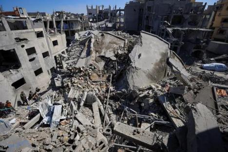 Gaza: Israeli latest strikes kill at least 37