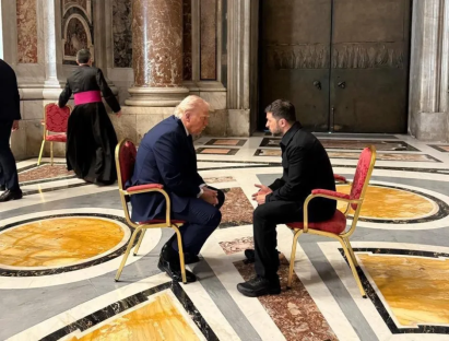 Donald Trump and another man seated in chairs, in conversation.