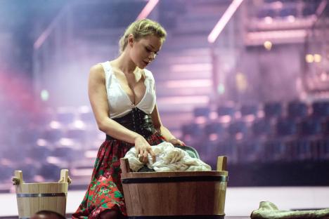 Cleo and Donatan performing 