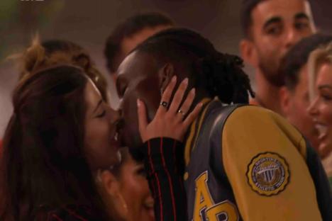 Love Island bombshell Yasmin slammed as ‘game-player’ as she  snogs Harry AND Dejon before row with the girls