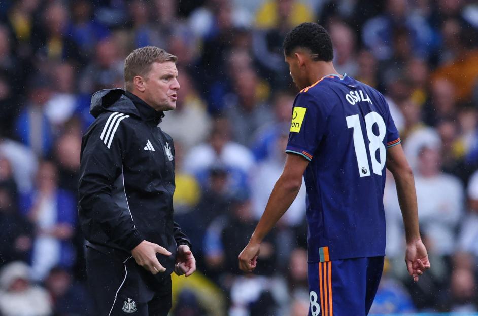 Eddie Howe, Newcastle United manager, speaking with a Leeds United player.