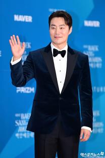 Stars Grace The Red Carpet At 61st Baeksang Arts Awards 15