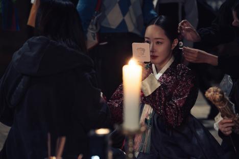 Lee Jae Wook, Jo Bo Ah, And More Show Warm Chemistry And Dedication Behind The Scenes Of “Dear Hongrang”; 3