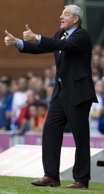 Rangers' manager Walter Smith gives a thumbs-up to his players during the Bank of Scotland Premier League match at Ibrox Stadium, Glasgow. PRESS ASSOCIATION Photo. Picture date: Saturday May 5, 2007. Photo credit should read: Chris Clark/PA Wire.**EDITORIAL USE ONLY**