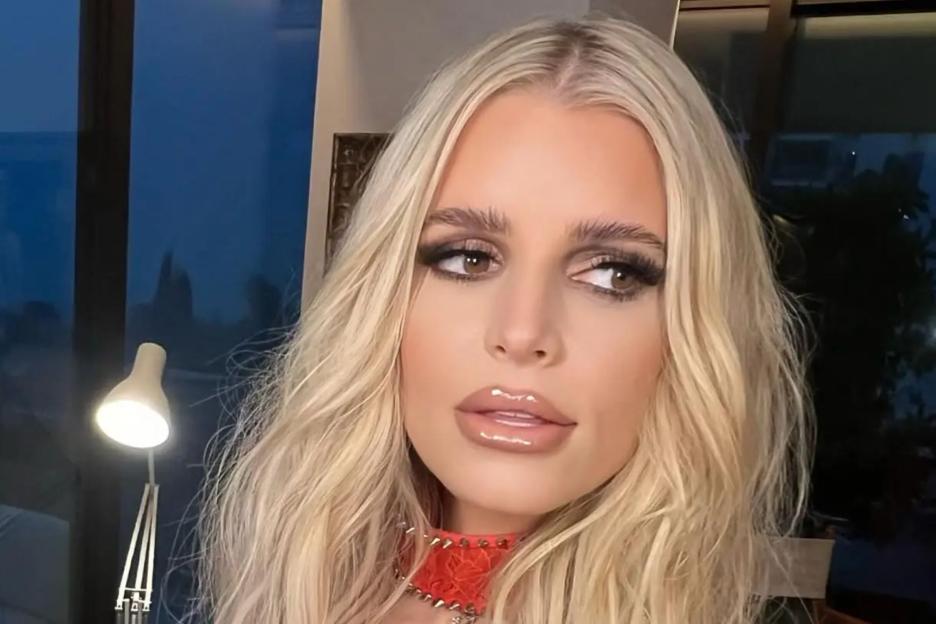 Jessica Simpson sparks romance rumors as she leaves flirty comments on Jeremy Renner’s thirst trap pics