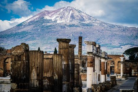 epa09014533 The snow-covered peak of Mount Vesuvius volcano is seen from the streets of the archaeological site in Pompeii, near Naples, southern Italy, 15 February 2021. Snow and icy winds continued to whip Italy on 15 February with wintry weather that has been brought to the region by a Siberian cold front. EPA/CESARE ABBATE
