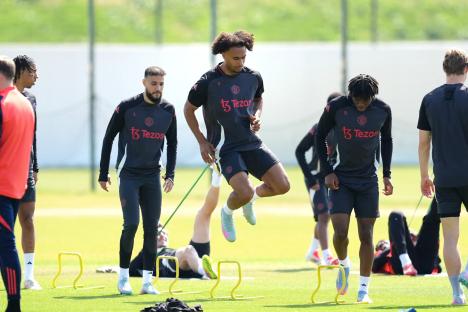 ‘We COOK tomorrow’ – Man Utd fans celebrate as three stars return from injury just hours before Europa League final