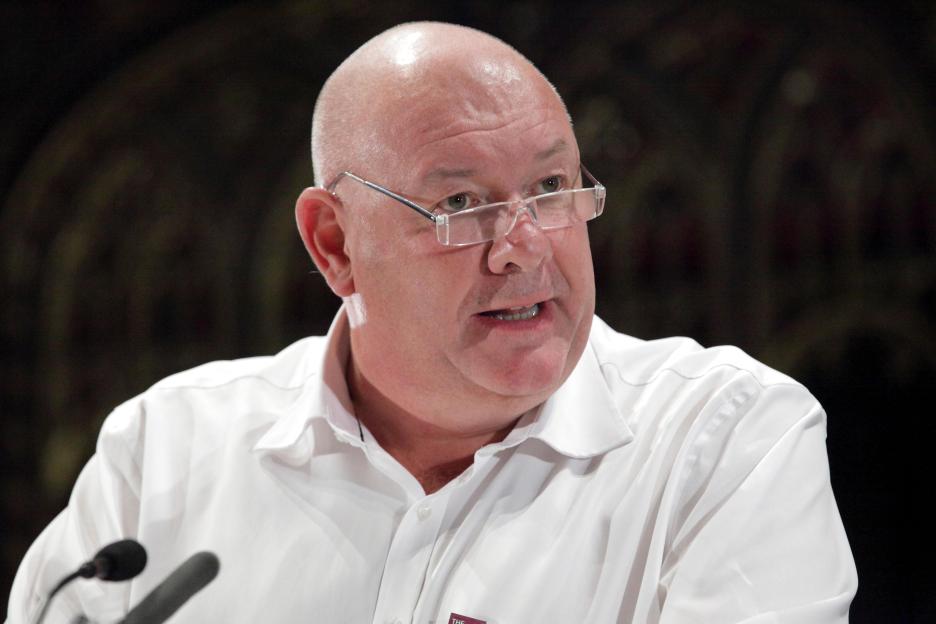 Union boss reveals ‘thousands’ of members want to back Nigel Farage & warns Labour is ‘handing victory to Reform’