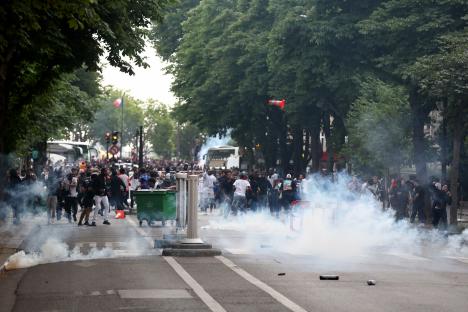 Police clashing with a crowd in Paris.