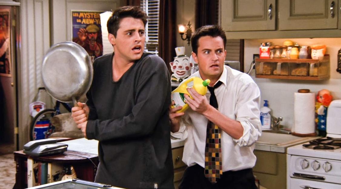 Matthew Perry and Matt LeBlanc in a scene from Friends.